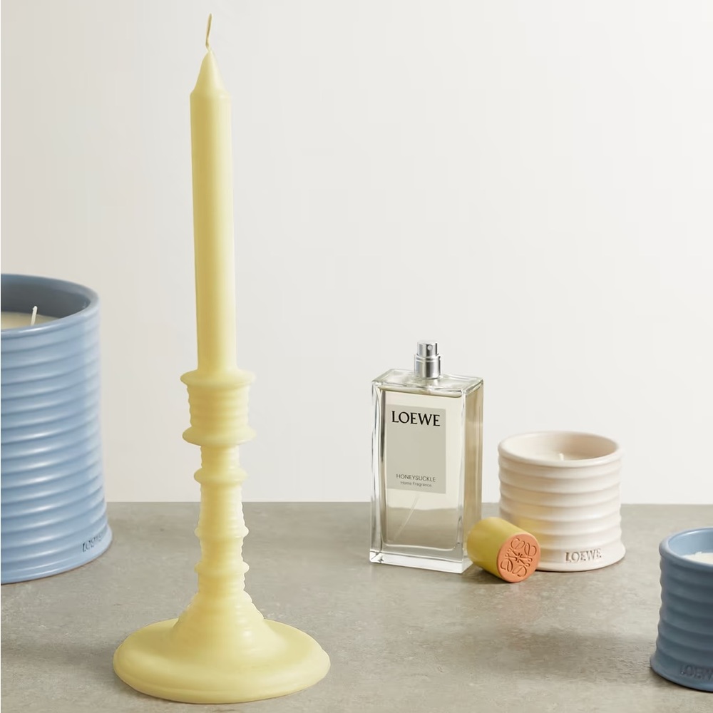 LOEWE HOME SCENTS
Honeysuckle scented candle